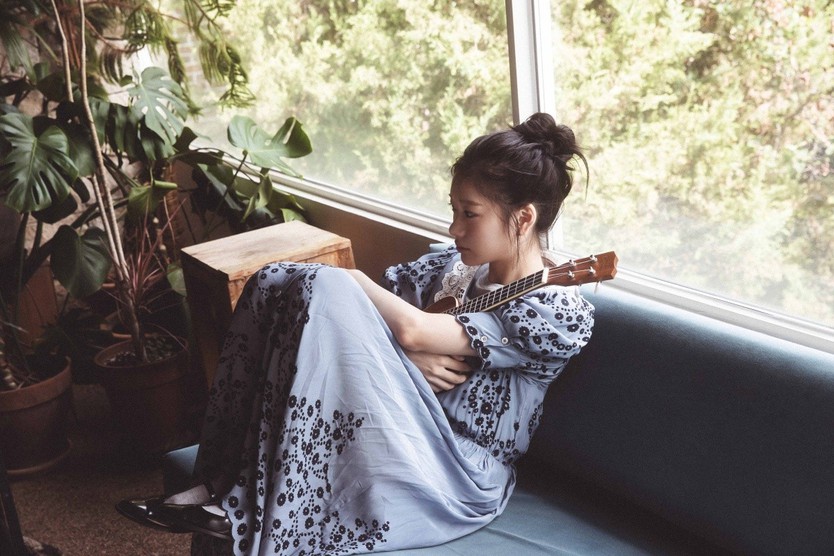 Tân binh Jo Seung-hee lưu giữ "những ngày cuối hạ" qua ống kính Kim Young-jun - Ảnh 3.