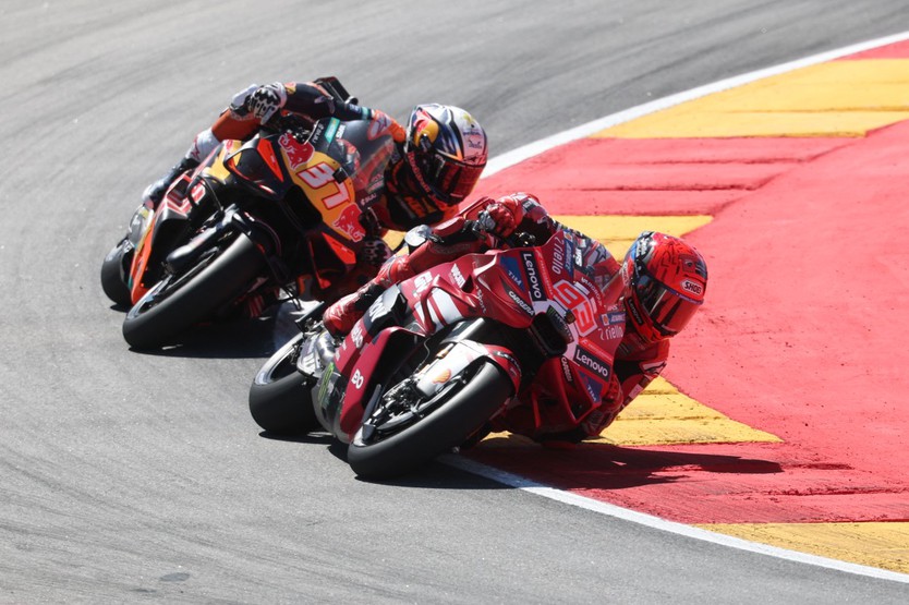 Marc Marquez thắng chặng Aragon, thu hẹp cách biệt với Jorge Martin - Ảnh 5.