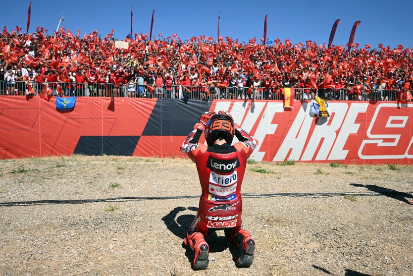 Marc Marquez thắng chặng Aragon, thu hẹp cách biệt với Jorge Martin - Ảnh 7.