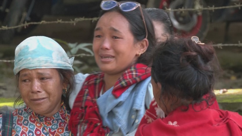 Nepal: Bé trai 8 tuổi đoàn tụ với gia đình sau lũ quét  - Ảnh 2.