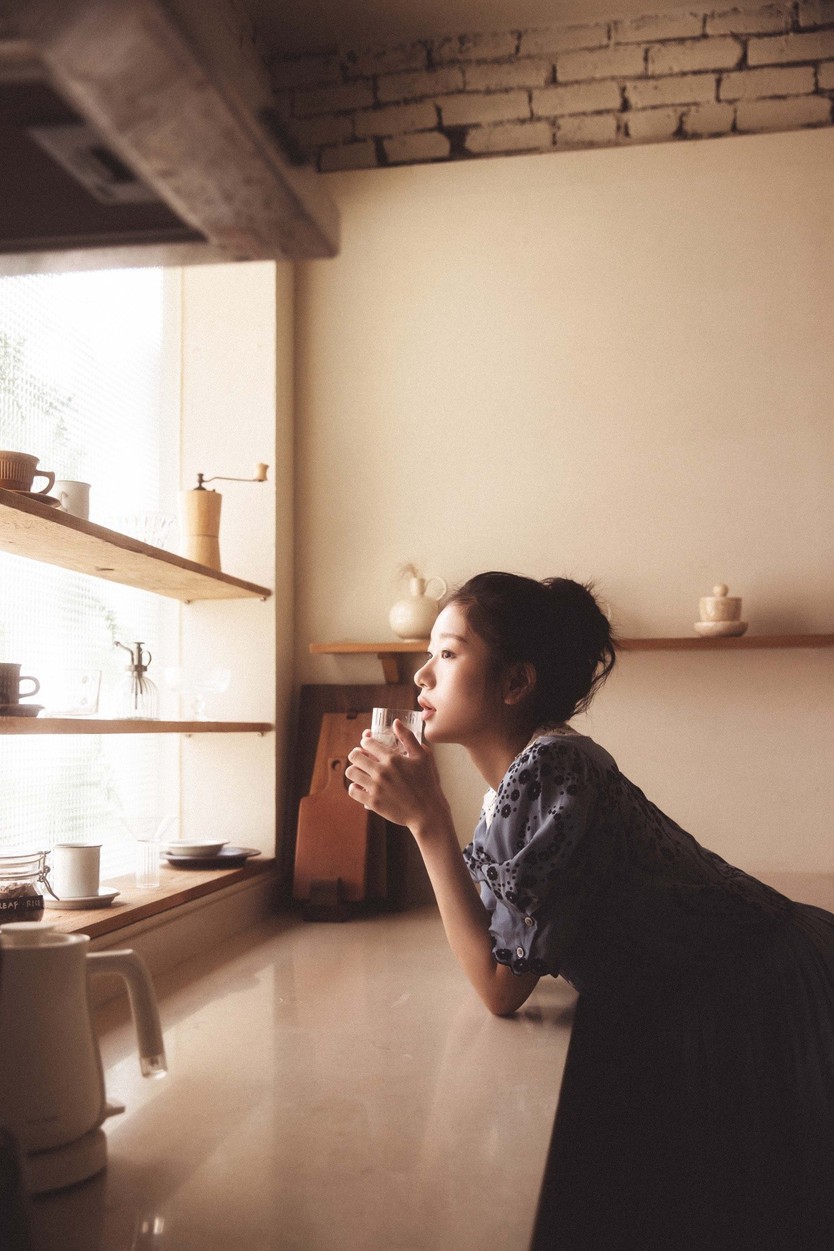 Tân binh Jo Seung-hee lưu giữ "những ngày cuối hạ" qua ống kính Kim Young-jun - Ảnh 5.