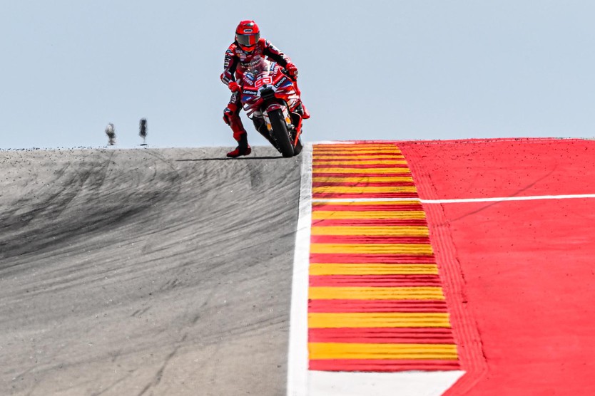 Marc Marquez thắng chặng Aragon, thu hẹp cách biệt với Jorge Martin - Ảnh 2.