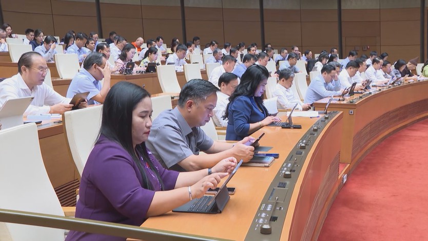 Quốc hội nghe báo cáo về sửa đổi 05 luật - Ảnh 3.