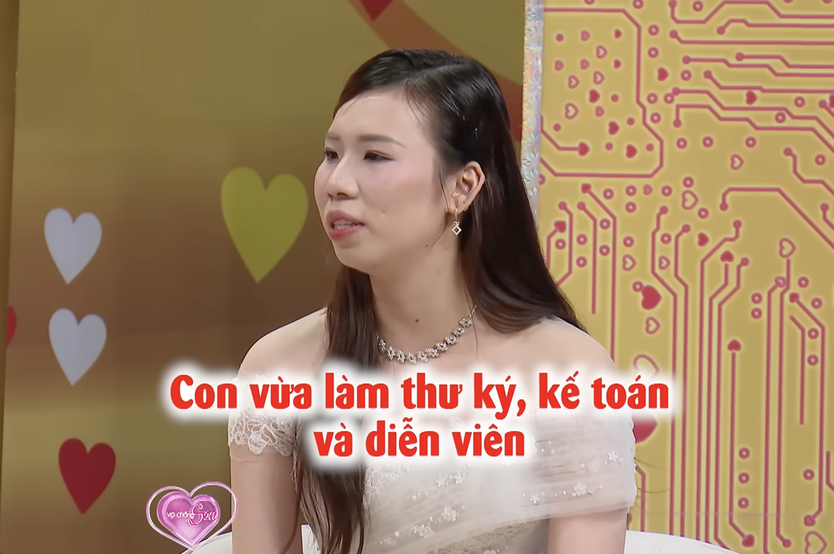 Vợ chồng son: Cầm điện thoại đổ xăng đi thăm "chị đẹp"- Ảnh 2.
