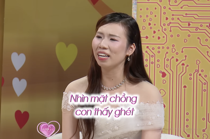 Vợ chồng son: Cầm điện thoại đổ xăng đi thăm "chị đẹp"- Ảnh 5.