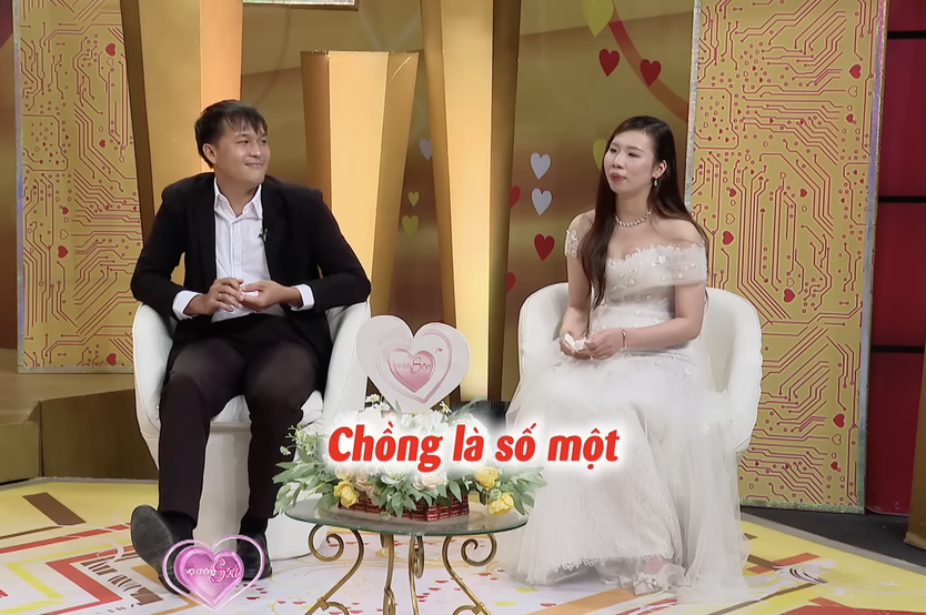 Vợ chồng son: Cầm điện thoại đổ xăng đi thăm "chị đẹp"- Ảnh 7.
