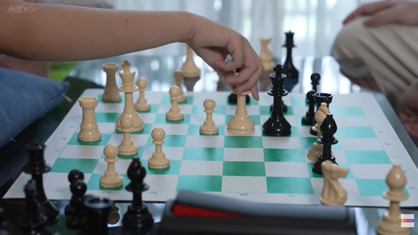 Siêu tài năng nhí: Bé Khả Hân 10 tuổi giải 33 thế cờ vua khó trong 3 phút - Ảnh 3.