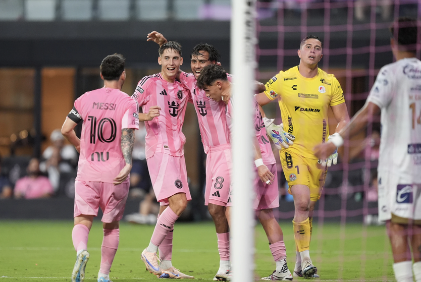 Lionel Messi ghi 2 bàn thắng giúp Inter Miami đánh bại San Luis với tỷ số 4-2.- Ảnh 1.