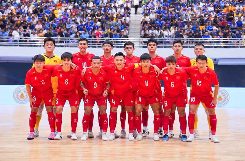 Đội tuyển futsal Việt Nam chia điểm Thái Lan sau màn rượt đuổi tỷ số nghẹt thở - Ảnh 1.