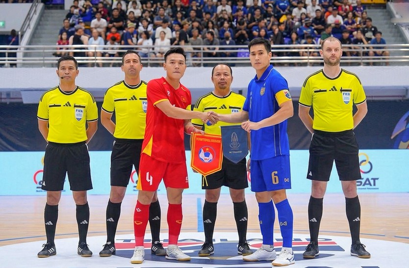 Đội tuyển futsal Việt Nam chia điểm Thái Lan sau màn rượt đuổi tỷ số nghẹt thở - Ảnh 3.