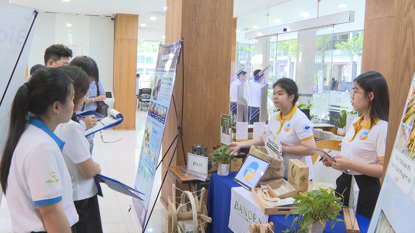 Học sinh, sinh viên biến phế, phụ phẩm nông nghiệp thành sản phẩm hữu ích - Ảnh 3.