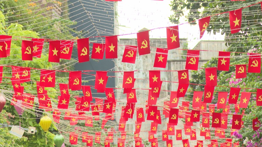 TP. Hồ Chí Minh lan toả sắc đỏ tự hào trước thềm Quốc khánh 2/9 - Ảnh 1.