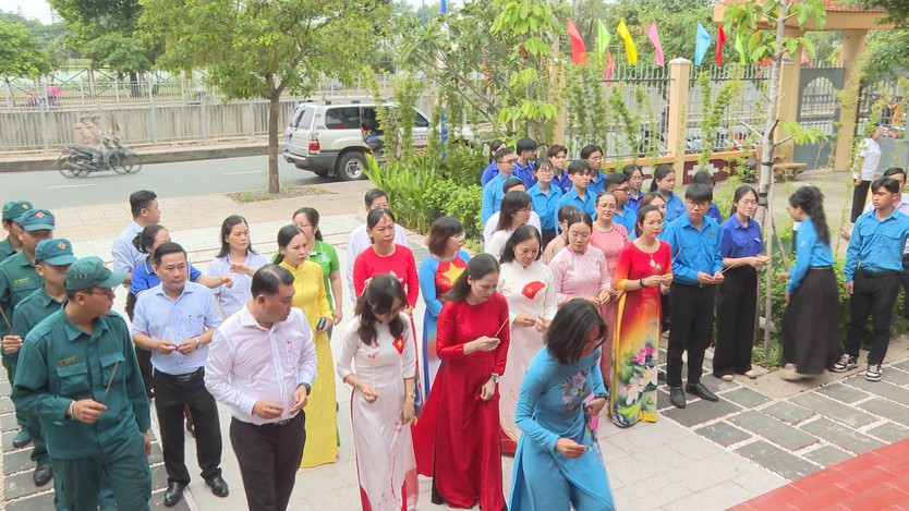 TP. Hồ Chí Minh lan toả sắc đỏ tự hào trước thềm Quốc khánh 2/9 - Ảnh 7.