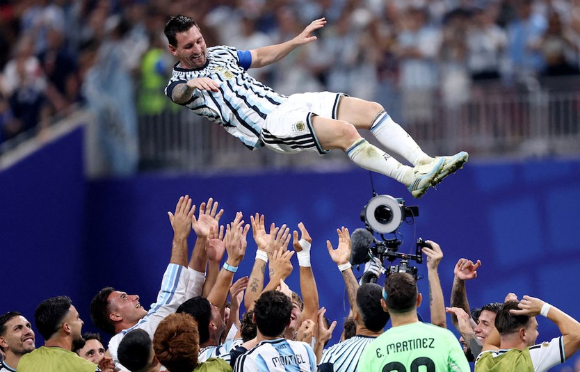 Lionel Messi giã từ đội tuyển Argentina sau chức vô địch World Cup và 125 bàn thắng - Ảnh 1.