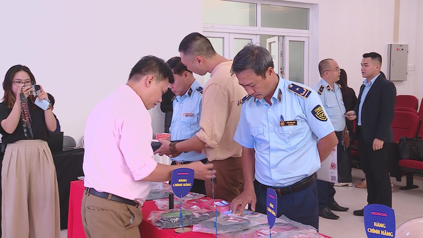TP. Hồ Chí Minh siết chặt năng lực nhận diện hàng giả trong lực lượng quản lý thị trường - Ảnh 4.