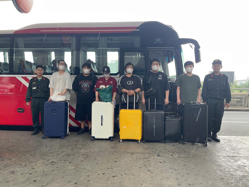 TP. Hồ Chí Minh: Trục xuất nhóm người nước ngoài vi phạm quy định về xuất nhập cảnh, cư trú tại Việt Nam- Ảnh 2.