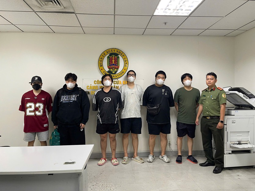TP. Hồ Chí Minh: Trục xuất nhóm người nước ngoài vi phạm quy định về xuất nhập cảnh, cư trú tại Việt Nam- Ảnh 1.