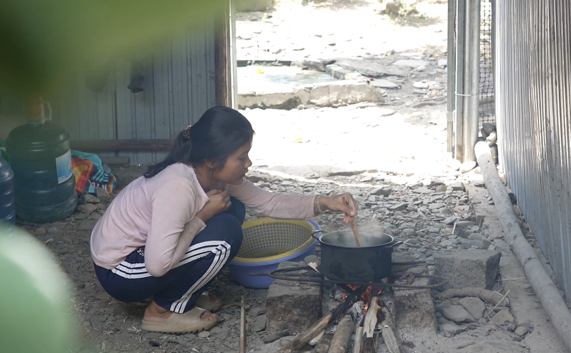 Mái ấm gia đình Việt: Cô gái Raglai nói "Cuộc sống quá bất công" - Ảnh 8.