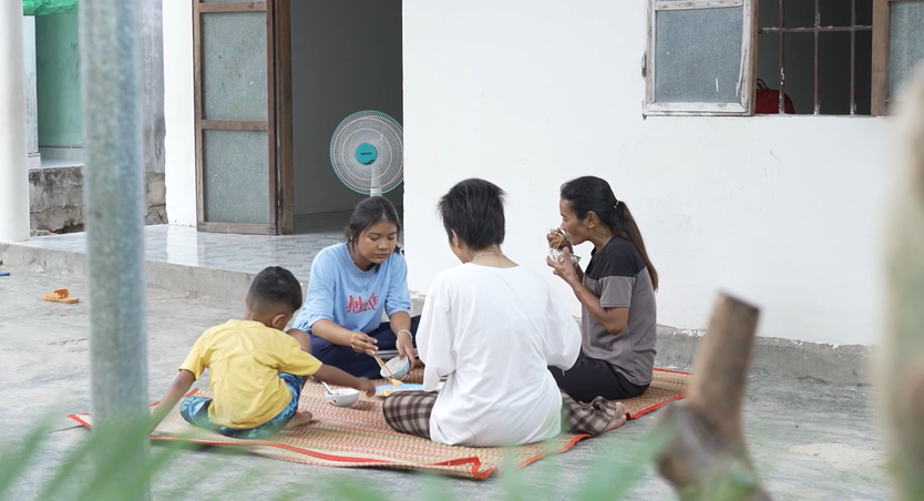 Mái ấm gia đình Việt: Cô gái Raglai nói "Cuộc sống quá bất công" - Ảnh 5.