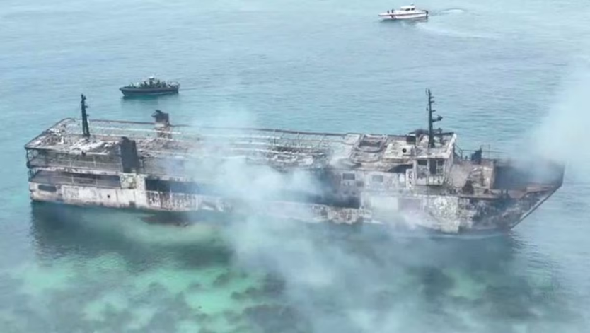 Phà cháy ngoài khơi Philippines, hàng chục người mất tích - Ảnh 2.