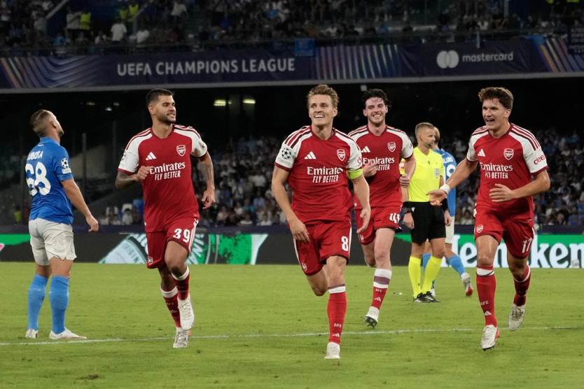 Martin Ødegaard tỏa sáng, Arsenal đánh bại Napoli tại UEFA Champions League - Ảnh 2.