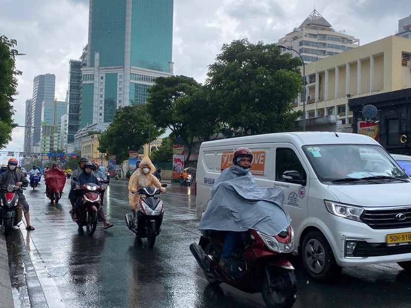Nam Bộ mưa lớn diện rộng trong ba ngày tới - Ảnh 1.