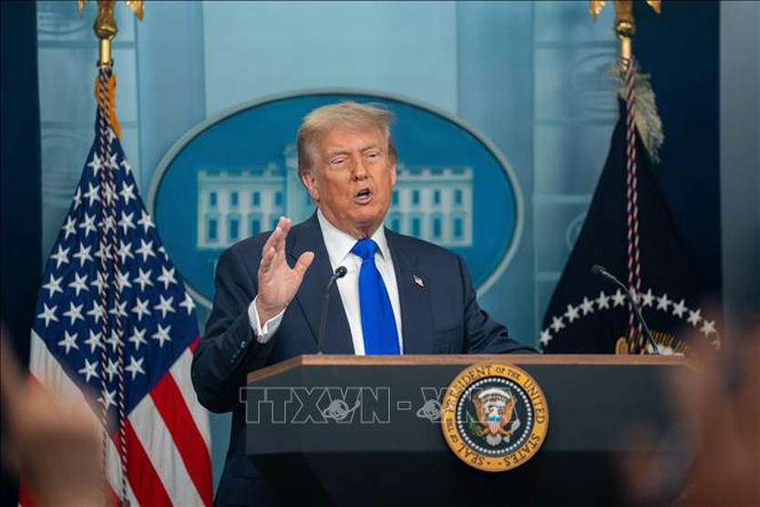 Tổng thống Trump hứa thưởng cho người dân nếu đảng Cộng hòa thắng bầu cử giữa kỳ- Ảnh 1.