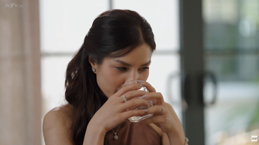 Mặt nạ hoàng kim: Khi mê tín trở thành công cụ kiểm soát- Ảnh 11.