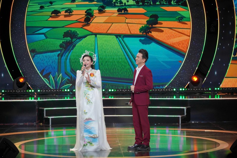 Chuông vàng vọng cổ 2026: Đội NSND Hồ Ngọc Trinh ngọt ngào khép lại đêm Chung kết 2 - Ảnh 2.