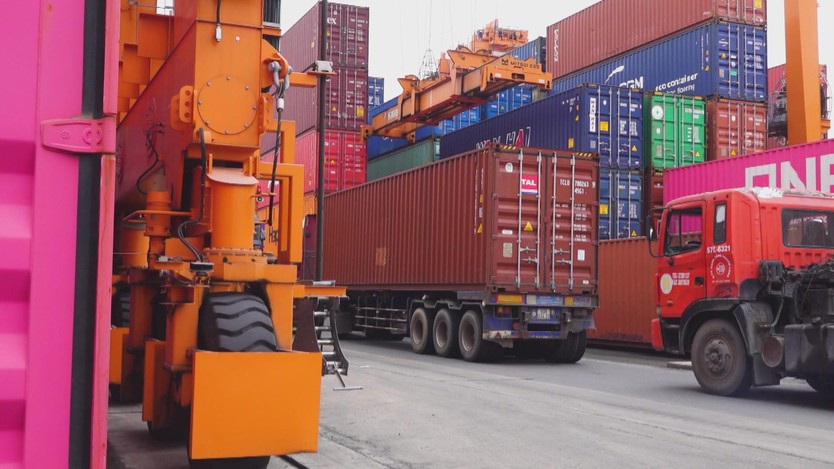 Tháo gỡ "điểm nghẽn" hạ tầng để nâng cao sức cạnh tranh của hàng Việt trên thế giới - Ảnh 2.