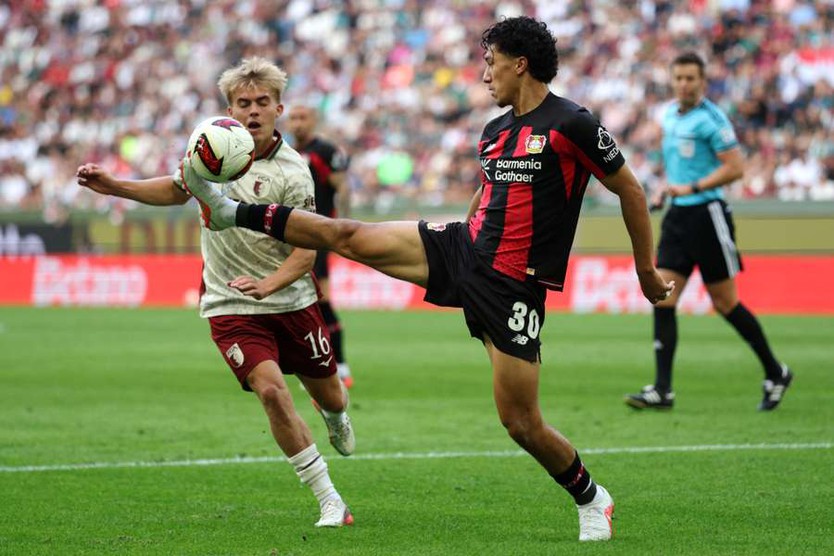 Augsburg đánh rơi chiến thắng trước Leverkusen - Ảnh 1.