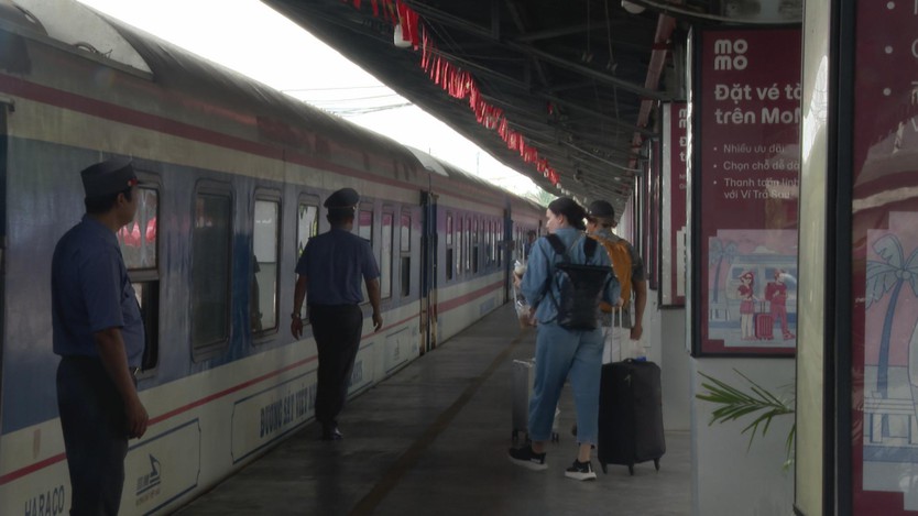 Vé tàu Tết Đinh Mùi 2027 được hành khách chủ động đặt sớm - Ảnh 1.