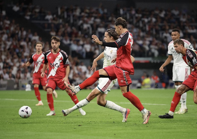 Mbappé lập cú đúp, Real Madrid đè bẹp Rayo Vallecano trên sân nhà - Ảnh 1.