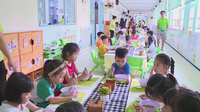 Tăng cường kiểm soát chất lượng bữa ăn bán trú - Ảnh 2.