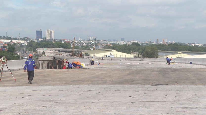 Nút giao Tân Vạn tăng tốc, phấn đấu thông xe cuối năm 2026 - Ảnh 2.