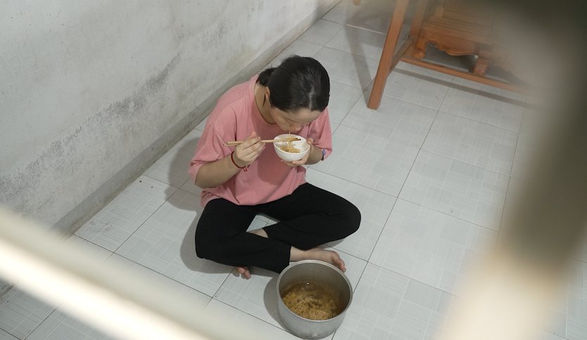 Mái ấm gia đình Việt: Không có cha mẹ, cô bé tự lập sau khi bà mất - Ảnh 5.