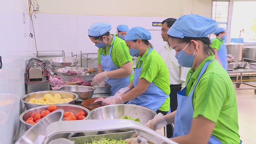 Tăng cường kiểm soát chất lượng bữa ăn bán trú - Ảnh 4.