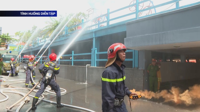 Nâng kỹ năng thoát nạn từ thực tập phòng cháy và cứu hộ trong trường học - Ảnh 5.