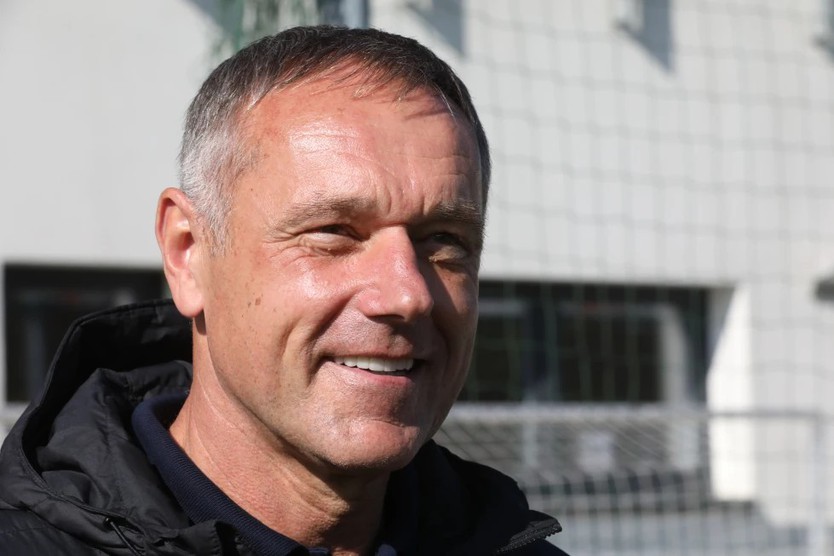Cựu thủ môn West Ham Ludek Miklosko qua đời ở tuổi 64 - Ảnh 2.