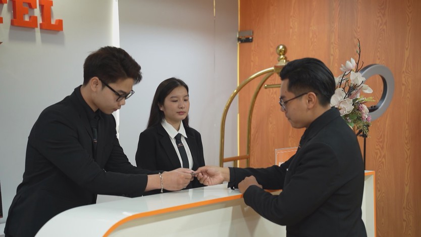 Gần 90% cơ sở lưu trú đang thiếu nhân sự: Giải pháp nào cho ngành du lịch TP. Hồ Chí Minh? - Ảnh 1.