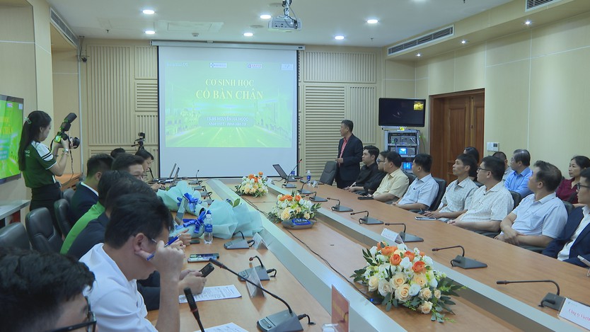 Bệnh viện Quân y 175 thị phạm mổ nội soi cổ chân với "đường mổ sâu vài milimet" - Ảnh 1.
