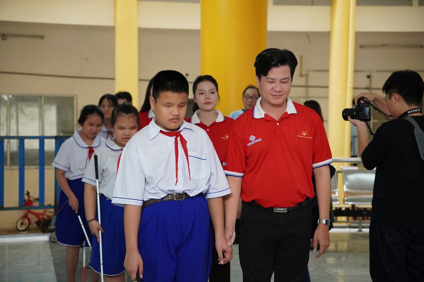 Chuông vàng vọng cổ 2026: Hành trình "Đôi mắt trái tim" đến Trường Phổ thông Đặc biệt Nguyễn Đình Chiểu - Ảnh 6.