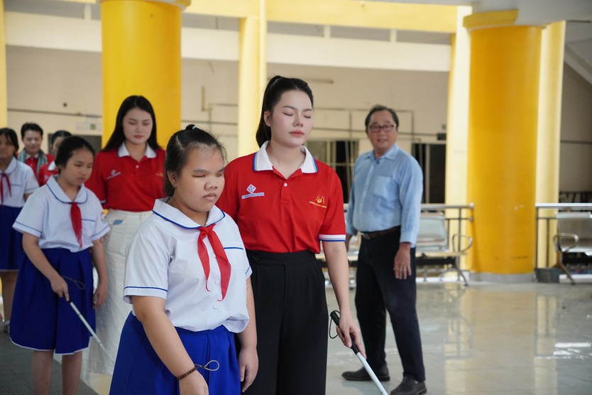 Chuông vàng vọng cổ 2026: Hành trình "Đôi mắt trái tim" đến Trường Phổ thông Đặc biệt Nguyễn Đình Chiểu - Ảnh 1.