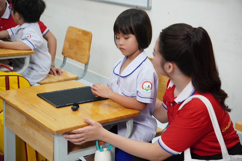Chuông vàng vọng cổ 2026: Hành trình "Đôi mắt trái tim" đến Trường Phổ thông Đặc biệt Nguyễn Đình Chiểu - Ảnh 12.
