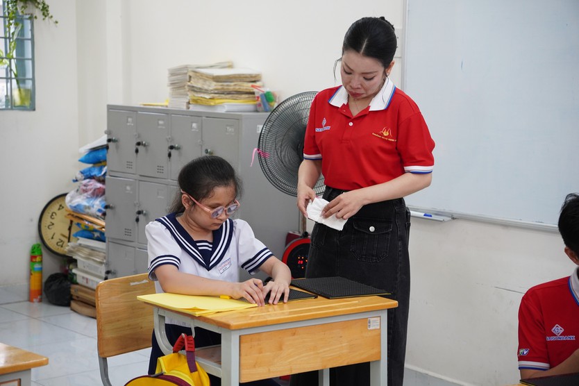 Chuông vàng vọng cổ 2026: Hành trình "Đôi mắt trái tim" đến Trường Phổ thông Đặc biệt Nguyễn Đình Chiểu - Ảnh 11.
