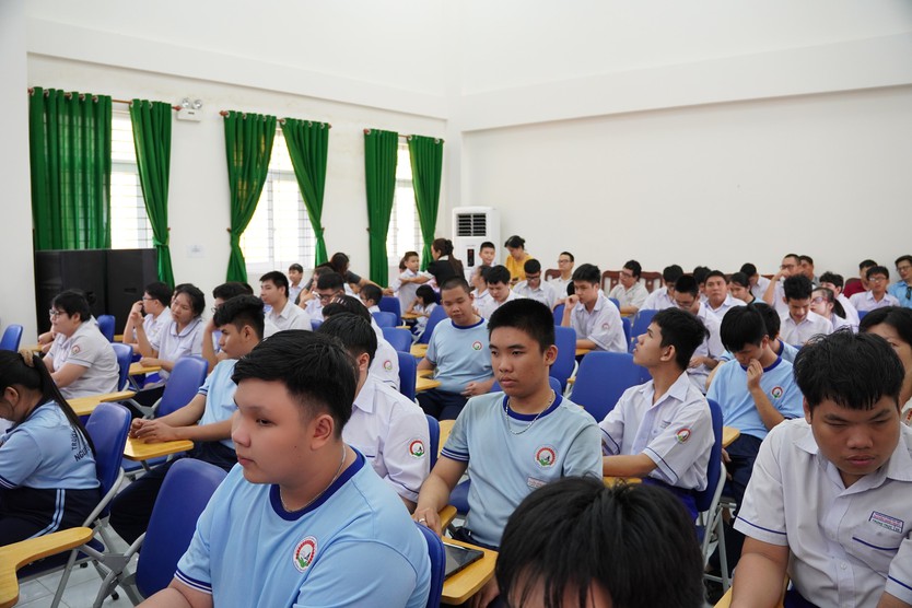 Chuông vàng vọng cổ 2026: Hành trình "Đôi mắt trái tim" đến Trường Phổ thông Đặc biệt Nguyễn Đình Chiểu - Ảnh 23.