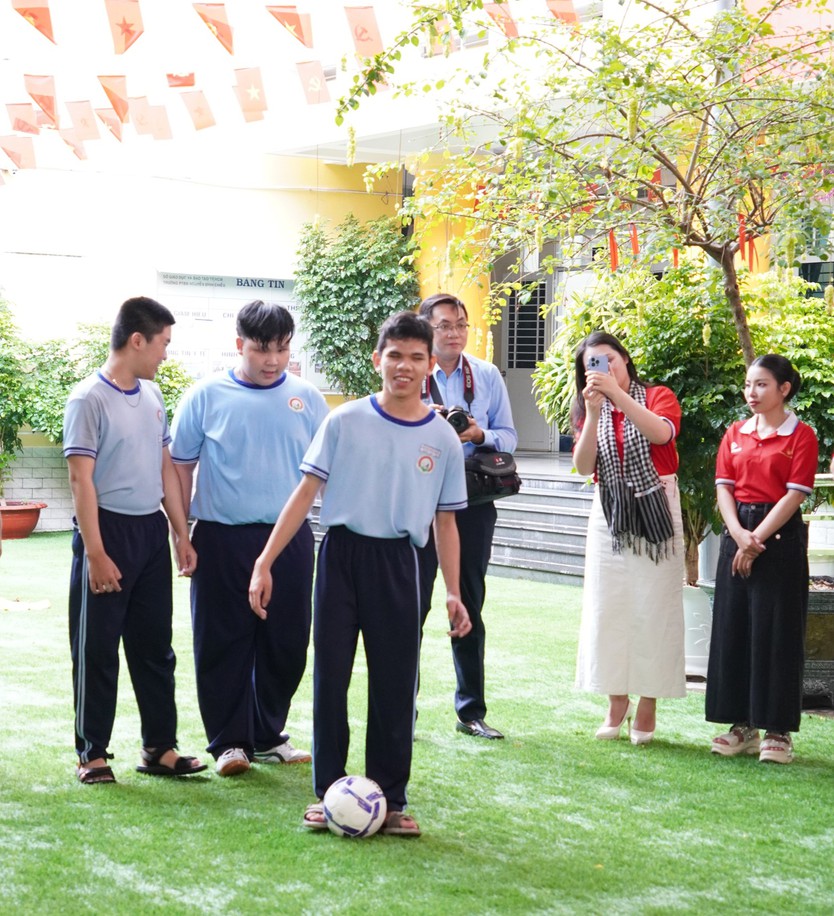 Chuông vàng vọng cổ 2026: Hành trình "Đôi mắt trái tim" đến Trường Phổ thông Đặc biệt Nguyễn Đình Chiểu - Ảnh 9.