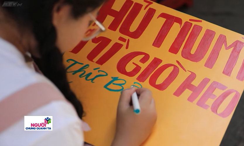 Người chung quanh ta: Những tấm bảng hiệu viết nên câu chuyện đẹp - Ảnh 2.