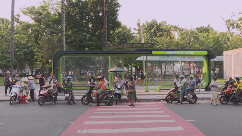 TP. Hồ Chí Minh đồng bộ chuyển đổi số và phát triển xe buýt thân thiện môi trường  - Ảnh 1.