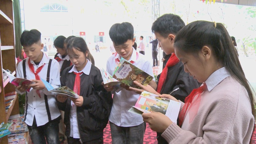 Đưa sách đến gần hơn với học sinh vùng cao - Ảnh 3.